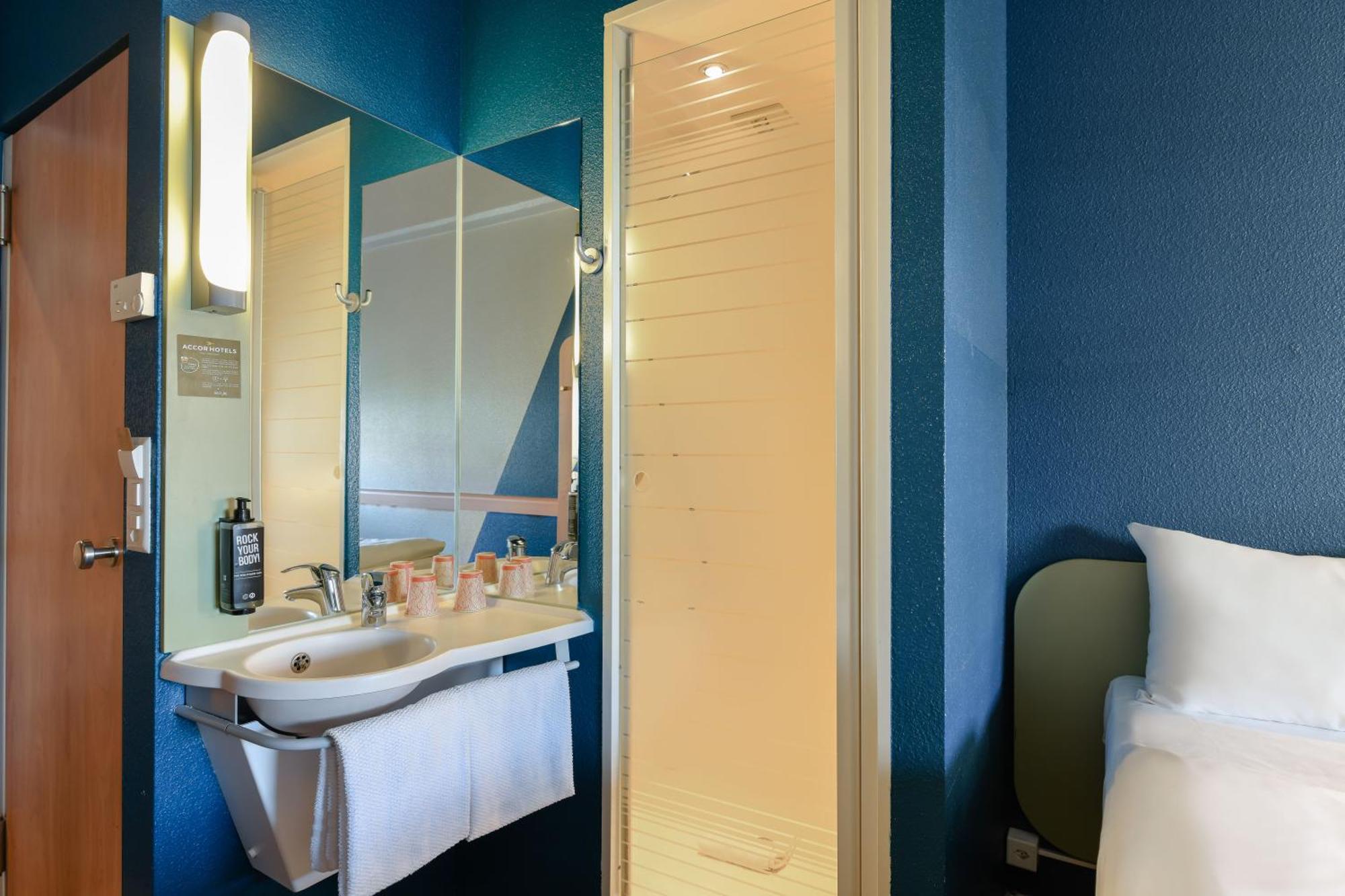 Standard Twin Room,1546755856:JPEG